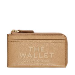 Bilonówka Marc Jacobs. Brązowe portfele Marc Jacobs, bez wzorów. Za 539.99 zł.