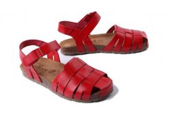 YOKONO VILLA-256 VAQ ROJO, sandały damskie. Żółte sandały Yokono, bez wzorów, sportowe, bez obcasa, bez zapięcia. Za 239.90 zł.