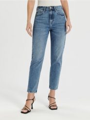 Jeansy mom - niebieski. Niebieskie jeansy Sinsay, l, bez wzorów. W wyprzedaży za 39.99 zł.