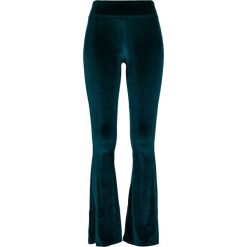 Damskie legginsy z wysoką talią Urban Classics velvet boot (GT). Czerwone legginsy Urban Classics, bez wzorów, z weluru, z podwyższonym stanem. Za 152.50 zł.