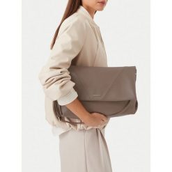 Torebka GINO ROSSI. Brązowe torebki klasyczne Gino Rossi, bez wzorów, bez dodatków. Za 229.99 zł.