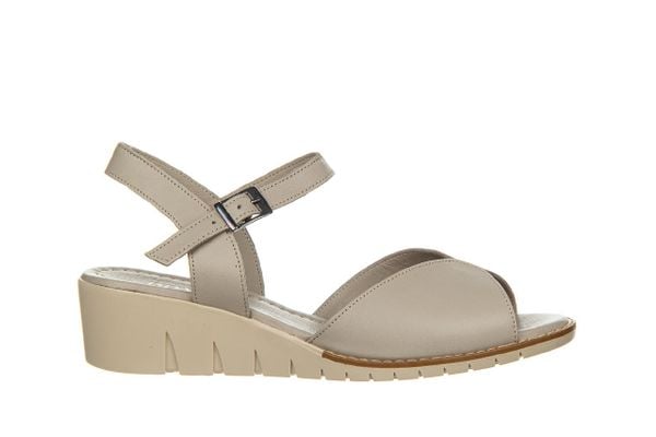 Sandały Bayla-161 161 84 90 Silver Grey 161503, Szary, Skóra naturalna - 37. Szare sandały Bayla, bez wzorów, z gumy, bez obcasa, na koturnie, bez zapięcia. W wyprzedaży za 134.10 zł.