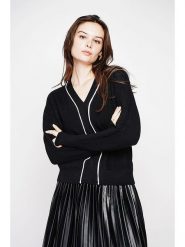 C& Jo Sweter w kolorze czarnym rozmiar: 34. Czarne swetry C& Jo, bez wzorów, ze splotem, bez ramiączek. Za 121.99 zł.