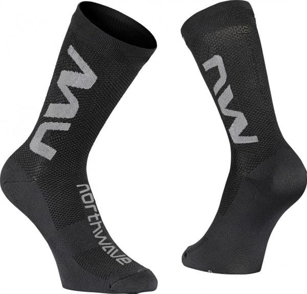 Skarpety rowerowe NORTHWAVE EXTREME AIR - czarny/szary. Czarne skarpety Northwave, w ażurowe wzory, z dzianiny. Za 69.00 zł.