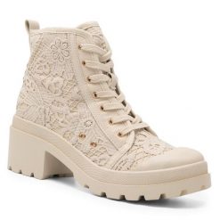 Trzewiki DeeZee. Brązowe botki DeeZee, bez wzorów, bez obcasa, na słupku, bez zapięcia. Za 199.99 zł.