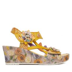 Sandały Laura Vita. Żółte sandały Laura Vita, bez wzorów, bez obcasa, na koturnie, bez zapięcia. Za 449.99 zł.