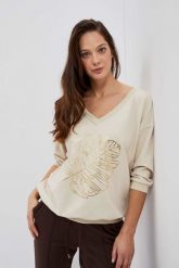 Bluza z dekoltem w serek i nadrukiem piaskowa. Bluzy MOODO, xs, bez wzorów, z bawełny, bez kaptura. W wyprzedaży za 87.99 zł.