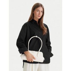 Torebka Calvin Klein. Białe torebki klasyczne Calvin Klein, bez wzorów, bez dodatków. Za 649.99 zł.