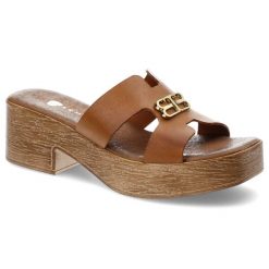 Brązowe Klapki Armodo Stylowe Obuwie Damskie Na Obcasie. Brązowe klapki Armodo, bez wzorów, bez obcasa, na obcasie. Za 219.00 zł.