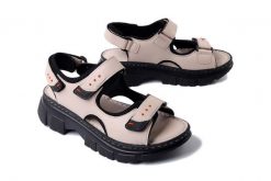 ARTIKER RELAKS 56C0471 beżowy, sandały damskie. Brązowe sandały Artiker Relaks, bez wzorów, bez obcasa, na płaskiej podeszwie, bez zapięcia. Za 239.90 zł.