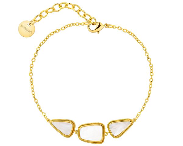 Bransoletka z mosiądzu pozłacana z masą perłową. Białe bransoletki Artelioni, z perłą, pozłacane. Za 219.00 zł.