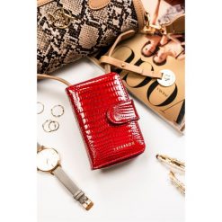 Portfel lakierowany Peterson PTN PH31-1-R czerwony. Czerwone portfele Peterson, bez wzorów, z lakierowanej skóry. Za 89.99 zł.