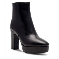 Botki Gino Rossi. Czarne botki Gino Rossi, bez wzorów, bez obcasa, na słupku, bez zapięcia. Za 459.99 zł.