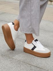 Bellucci Sneakersy w kolorze biało-czarno-szarym rozmiar: 39. Białe trampki Bellucci, bez wzorów, bez zapięcia. Za 113.99 zł.