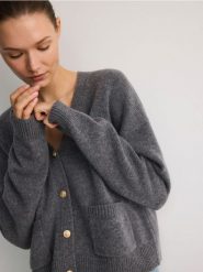 Wełniany kardigan - szary. Szare kardigany Reserved, l, bez wzorów, z dzianiny. W wyprzedaży za 139.99 zł.