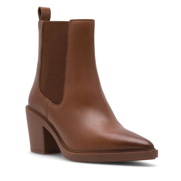 Botki GINO ROSSI. Czarne botki Gino Rossi, bez wzorów, bez obcasa, na szpilce, bez zapięcia. Za 399.99 zł.