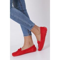 Czerwone Mokasyny Z Kokardką Casu T19X1/r. Czerwone mokasyny Casu, bez wzorów, bez obcasa. W wyprzedaży za 58.99 zł.
