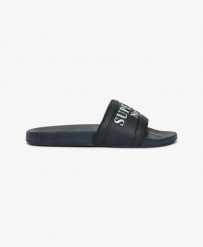 Superdry klapki Destination Pool z wyściełanym paskiem – EBONY. Brązowe klapki Superdry, bez wzorów, z poliesteru, bez obcasa. Za 152.50 zł.