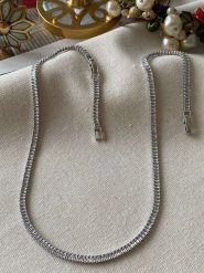 Luseera Pozłacany naszyjnik z cyrkoniami - dł. 45 cm rozmiar: onesize. Szare naszyjniki Luseera, z cyrkonią, pozłacane. Za 43.99 zł.