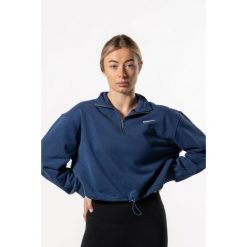 Damska krótka bluza z krótkim zamkiem i opuszczonym ramieniem – kobaltowy. Niebieskie bluzy AESTHETIC WOLF, uniwersalny, bez wzorów, z bawełny, bez kaptura. Za 259.99 zł.