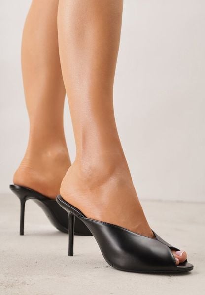 Czarne Klapki na Szpilce z Wyciętą Cholewką Ariesona. Czarne klapki Renee, bez wzorów, z jeansu, bez obcasa, na obcasie. Za 99.99 zł.