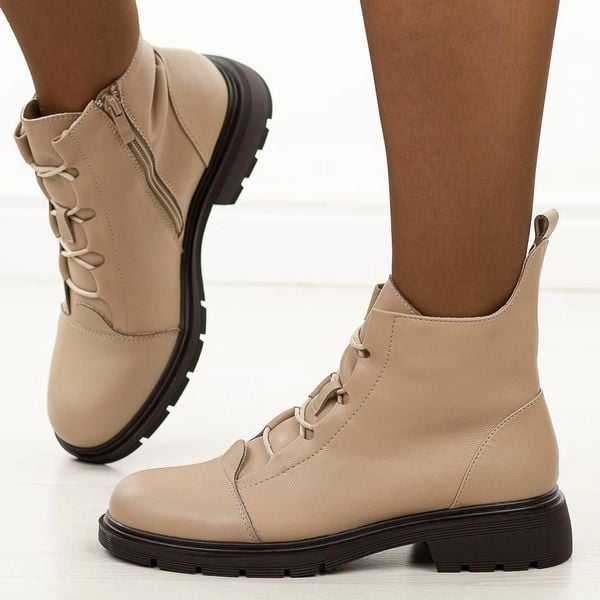 Beżowe skórzane botki damskie M.Daszyński 2501-11. Brązowe botki M.Daszyński, na jesień, bez wzorów, z jeansu, z okrągłym noskiem, bez obcasa, na płaskiej podeszwie, bez zapięcia. W wyprzedaży za 214.14 zł.