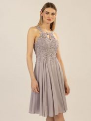 APART Sukienka w kolorze jasnoszarym rozmiar: 36. Szare sukienki Apart, bez wzorów, z koronki, sportowe, bez kołnierzyka, bez ramiączek, mini, sportowe. Za 162.11 zł.