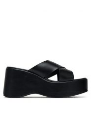 DeeZee Klapki F22067-4 Czarny. Czarne klapki DeeZee, bez wzorów, z materiału, bez obcasa. Za 139.99 zł.