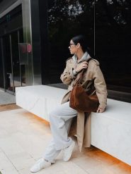 Maison héritage PARIS Skórzana torebka "Saya" w kolorze jasnobrązowym - 57 x 31 x 7 cm rozmiar: onesize. Brązowe torby na ramię Maison héritage PARIS, bez wzorów, z materiału, na ramię, bez dodatków. Za 478.99 zł.