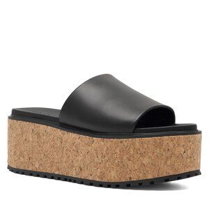 Klapki Lasocki. Czarne klapki Lasocki, bez wzorów, bez obcasa. Za 249.99 zł.