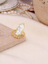Pierres de Jade Pozłacany pierścionek z perłą rozmiar: onesize. Białe pierścionki Pierres de Jade, z perłą, pozłacane. Za 70.90 zł.
