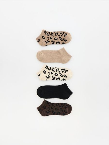 Krótkie skarpetki 5 pack - brązowy. Brązowe skarpety Reserved, bez wzorów. Za 49.99 zł.