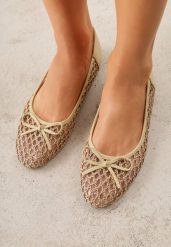 Ciemnobeżowe Balerinki z Siateczkową Cholewką z Plecionką Zdobione Kokardką Harelaya. Brązowe baleriny Renee, z aplikacjami, z jeansu, bez obcasa, na płaskiej podeszwie. Za 69.99 zł.