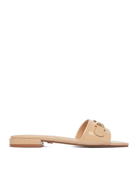 Nine West Klapki CEO-LS6445-01 Beżowy. Brązowe klapki Nine West, bez wzorów, z materiału, bez obcasa. Za 179.99 zł.