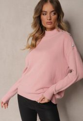 Jasnoróżowy Golf z Eleganckim Zapięciem na Ramieniu Ozdobiony Cyrkoniami przy Guzikach Maririna. Czerwone golfy Renee, bez wzorów, z jeansu, bez ramiączek. Za 64.99 zł.