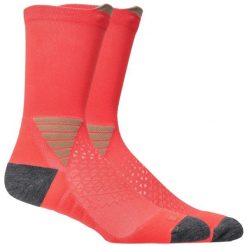 Skarpetki sportowe dla dorosłych Fujitrail Crew Sock. Czerwone skarpety Asics, bez wzorów, z materiału. Za 89.99 zł.