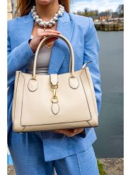 Victor & Hugo Paris Skórzana torebka "Beryn" w kolorze kremowym - 31 x 22 x 11,5 cm rozmiar: onesize. Brązowe torby na ramię Victor & Hugo Paris, bez wzorów, z materiału, przez ramię, bez dodatków. Za 347.99 zł.