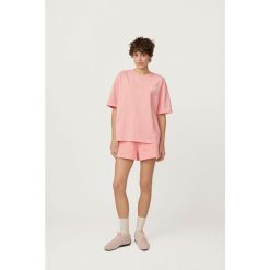 T-shirt Kubota różowy damski. Czerwone koszulki sportowe Kubota, bez wzorów, z materiału, bez ramiączek. W wyprzedaży za 59.99 zł.