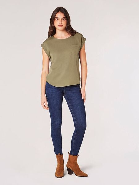 Apricot Koszulka w kolorze khaki rozmiar: M. Brązowe bluzki Apricot, m, bez wzorów, z lyocellu, bez kołnierzyka, bez ramiączek. Za 80.89 zł.