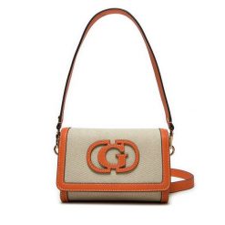 Torebka Guess. Brązowe torebki klasyczne Guess, z aplikacjami, bez dodatków. Za 389.99 zł.