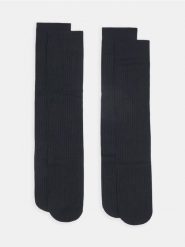 Prążkowane skarpetki 2 pack - czarny. Czarne skarpety Sinsay, bez wzorów, prążkowane. Za 9.99 zł.