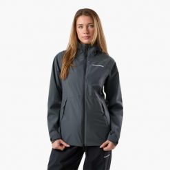 Kurtka przeciwdeszczowa damska Swedemount Orust Rain Jacket wodoodporna. Niebieskie kurtki sportowe SWEDEMOUNT, bez wzorów, bez kaptura. Za 329.99 zł.