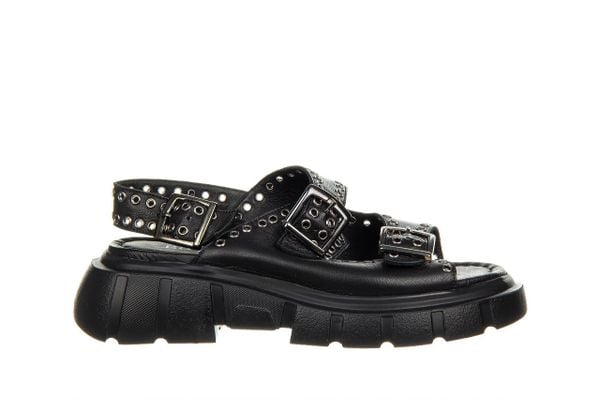 Sandały Bayla-161 145 22 2260 Black 161471, Czarny, Skóra naturalna - 39. Czarne sandały Bayla, bez wzorów, z materiału, bez obcasa, na koturnie, bez zapięcia. W wyprzedaży za 152.10 zł.