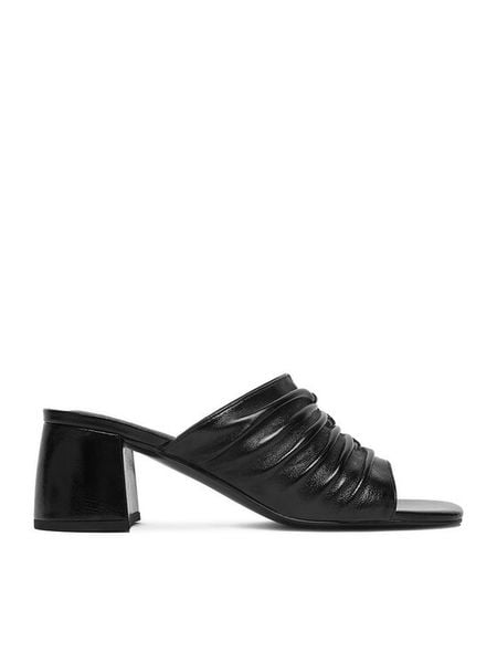GINO ROSSI Klapki C-XRY25113-07 Czarny. Czarne klapki Gino Rossi, bez wzorów, ze skóry, bez obcasa. Za 173.99 zł.