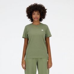 Koszulka damska New Balance WT41509DEK – zielona. Zielone bluzki New Balance, m, bez wzorów, z bawełny, eleganckie, bez kołnierzyka, bez ramiączek. Za 49.99 zł.