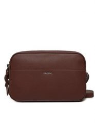 Calvin Klein Torebka Ck Business Camera Bag_Saffiano K60K612571 Brązowy. Brązowe listonoszki Calvin Klein, bez wzorów, ze skóry, bez dodatków. Za 349.99 zł.