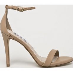 Steve Madden - Sandały. Sandały Steve Madden, bez wzorów, z materiału, bez obcasa, na obcasie, bez zapięcia. W wyprzedaży za 239.90 zł.