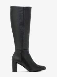 Czarne kozaki z szeroką cholewką. Czarne kozaki Ryłko, ze skóry, bez obcasa, na obcasie, bez zapięcia. Za 699.99 zł.