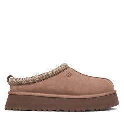 Śniegowce Ugg. Brązowe trapery i śniegowce UGG. Za 639.99 zł.