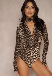 Brązowe Marszczone Body w Panterkę z Wiskozą i Ozdobną Zakładką Mortattia. Brązowe body Renee, l, bez wzorów, z jeansu. Za 69.99 zł.